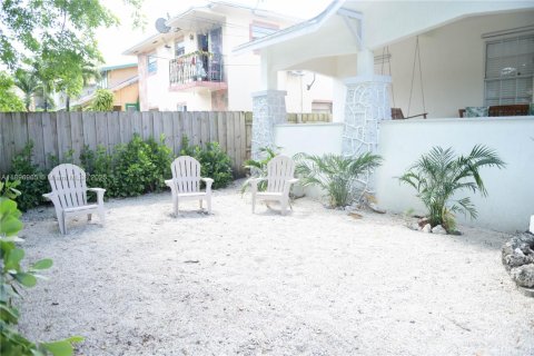 House in Miami, Florida 4 bedrooms, 108.7 sq.m. № 1952579 - photo 29