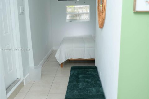 House in Miami, Florida 4 bedrooms, 108.7 sq.m. № 1952579 - photo 26