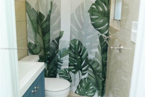 House in Miami, Florida 4 bedrooms, 108.7 sq.m. № 1952579 - photo 27