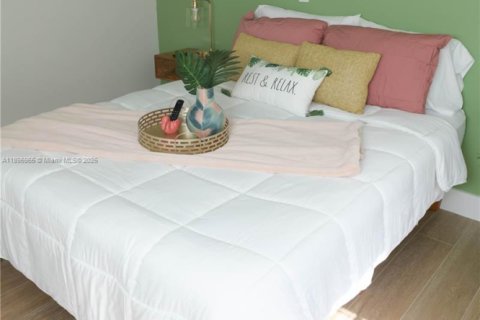 House in Miami, Florida 4 bedrooms, 108.7 sq.m. № 1952579 - photo 19