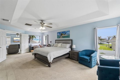 House in Winter Garden, Florida 5 bedrooms, 263.29 sq.m. № 2416496 - photo 15