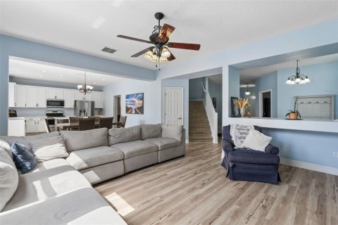 House in Winter Garden, Florida 5 bedrooms, 263.29 sq.m. № 2416496 - photo 8