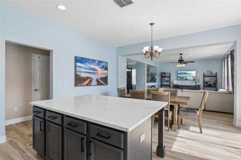 House in Winter Garden, Florida 5 bedrooms, 263.29 sq.m. № 2416496 - photo 10