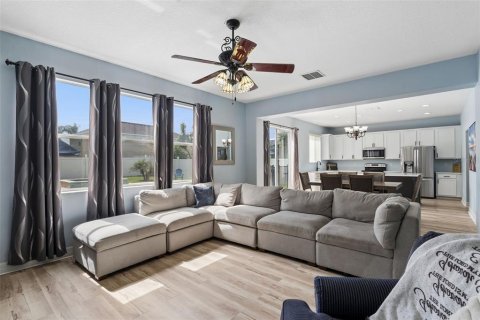 House in Winter Garden, Florida 5 bedrooms, 263.29 sq.m. № 2416496 - photo 7