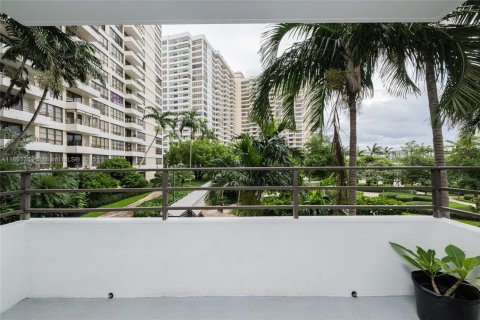 Condominio en venta en Hallandale Beach, Florida, 1 dormitorio, 92.9 m2 № 2034215 - foto 23