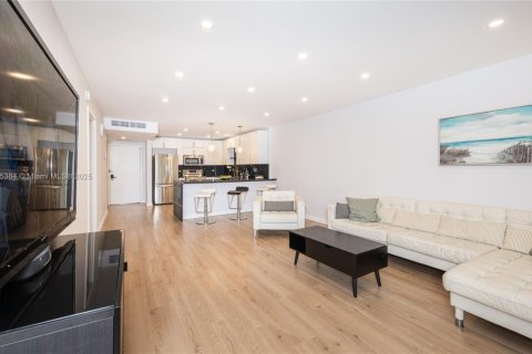 Condominio en venta en Hallandale Beach, Florida, 1 dormitorio, 92.9 m2 № 2034215 - foto 20