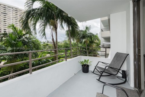 Condominio en venta en Hallandale Beach, Florida, 1 dormitorio, 92.9 m2 № 2034215 - foto 24