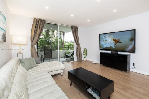 Condominio en venta en Hallandale Beach, Florida, 1 dormitorio, 92.9 m2 № 2034215 - foto 15