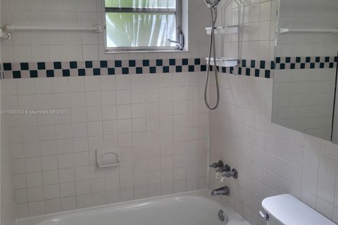 Copropriété à louer à Miami, Floride: 2 chambres, 74.41 m2 № 1889689 - photo 9