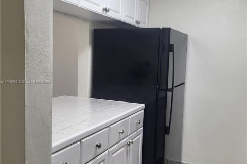 Copropriété à louer à Miami, Floride: 2 chambres, 74.41 m2 № 1889689 - photo 4
