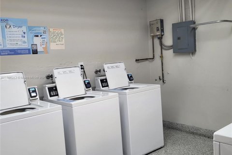 Copropriété à louer à Miami, Floride: 2 chambres, 74.41 m2 № 1889689 - photo 11