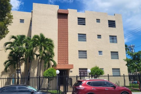 Copropriété à louer à Miami, Floride: 2 chambres, 74.41 m2 № 1889689 - photo 1