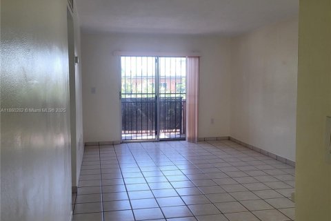 Copropriété à louer à Miami, Floride: 2 chambres, 74.41 m2 № 1889689 - photo 2