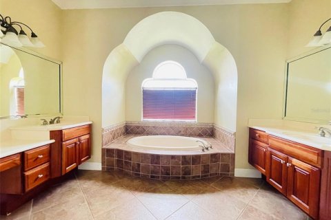 Casa en alquiler en Orlando, Florida, 5 dormitorios, 379.6 m2 № 1857976 - foto 16