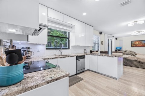 House in Homestead, Florida 5 bedrooms, 343.37 sq.m. № 1986046 - photo 12