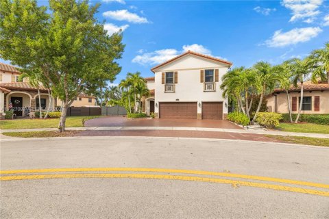 House in Homestead, Florida 5 bedrooms, 343.37 sq.m. № 1986046 - photo 2