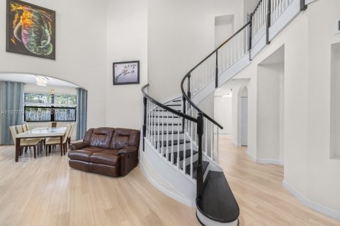 House in Homestead, Florida 5 bedrooms, 343.37 sq.m. № 1986046 - photo 7