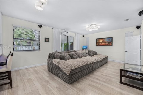 House in Homestead, Florida 5 bedrooms, 343.37 sq.m. № 1986046 - photo 15