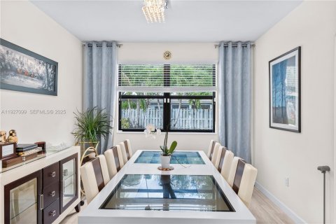 House in Homestead, Florida 5 bedrooms, 343.37 sq.m. № 1986046 - photo 9