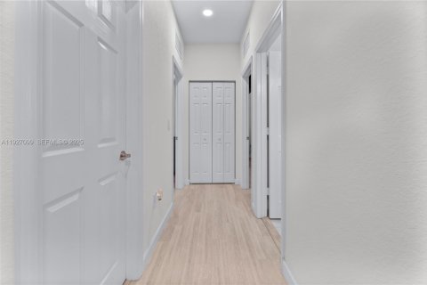 House in Homestead, Florida 5 bedrooms, 343.37 sq.m. № 1986046 - photo 24