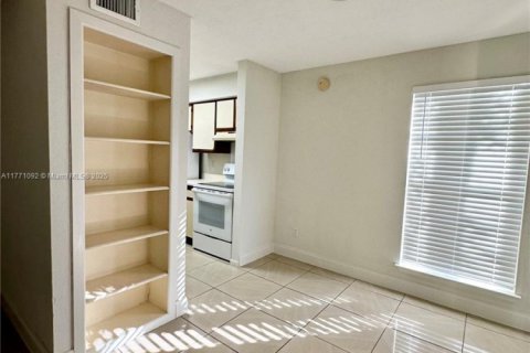 Купить кондоминиум в Корал-Спрингс, Флорида 2 спальни, 98.48м2, № 1957981 - фото 3