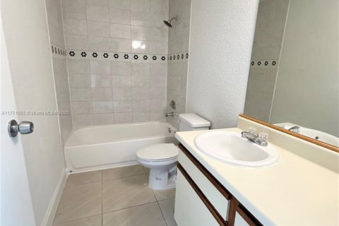 Купить кондоминиум в Корал-Спрингс, Флорида 2 спальни, 98.48м2, № 1957981 - фото 12