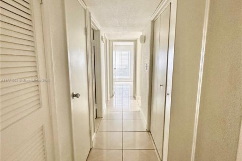 Купить кондоминиум в Корал-Спрингс, Флорида 2 спальни, 98.48м2, № 1957981 - фото 5