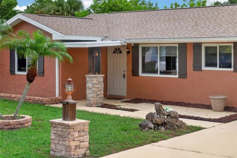 Villa ou maison à vendre à North Port, Floride: 2 chambres, 83.89 m2 № 2277176 - photo 2