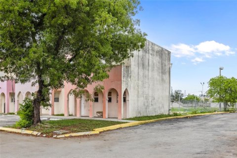 Touwnhouse à vendre à Opa-locka, Floride: 3 chambres, 117.34 m2 № 1974285 - photo 2
