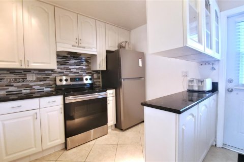 Copropriété à vendre à Hallandale Beach, Floride: 1 chambre, 65.03 m2 № 1990639 - photo 2