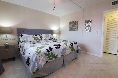 Copropriété à vendre à Hallandale Beach, Floride: 1 chambre, 65.03 m2 № 1990639 - photo 10