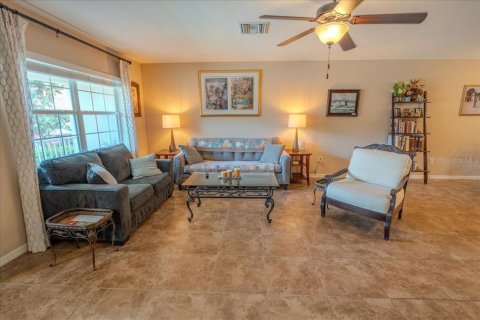 Townhouse in Wesley Chapel, Florida 3 bedrooms, 146.41 sq.m. № 1835810 - photo 5