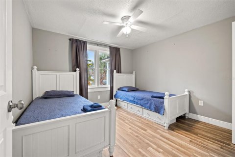 House in Brandon, Florida 4 bedrooms, 149.57 sq.m. № 1556499 - photo 5