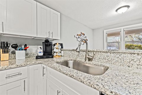 House in Brandon, Florida 4 bedrooms, 149.57 sq.m. № 1556499 - photo 26