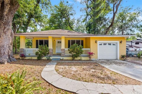 House in Brandon, Florida 4 bedrooms, 149.57 sq.m. № 1556499 - photo 1