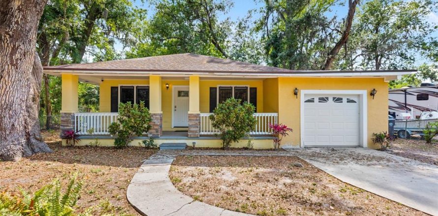 House in Brandon, Florida 4 bedrooms, 149.57 sq.m. № 1556499