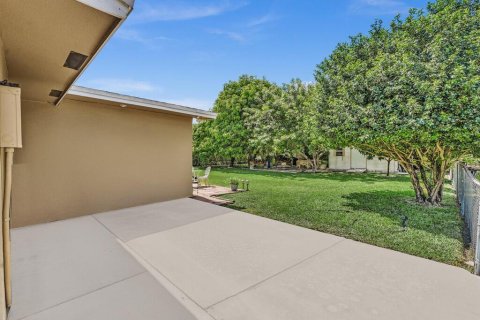 Villa ou maison à vendre à Miami, Floride: 3 chambres, 167.69 m2 № 2397998 - photo 3