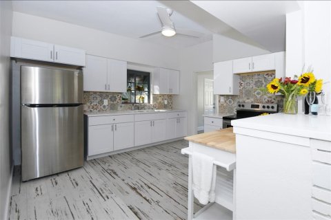 House in Orlando, Florida 2 bedrooms, 107.02 sq.m. № 2395941 - photo 9