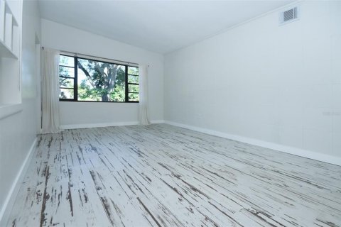 House in Orlando, Florida 2 bedrooms, 107.02 sq.m. № 2395941 - photo 7