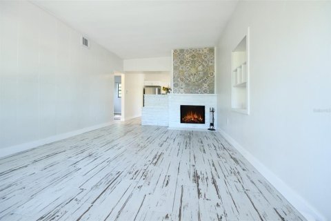 House in Orlando, Florida 2 bedrooms, 107.02 sq.m. № 2395941 - photo 8