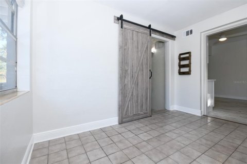 House in Orlando, Florida 2 bedrooms, 107.02 sq.m. № 2395941 - photo 14