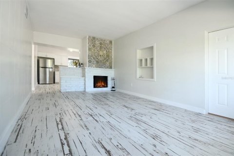 House in Orlando, Florida 2 bedrooms, 107.02 sq.m. № 2395941 - photo 5