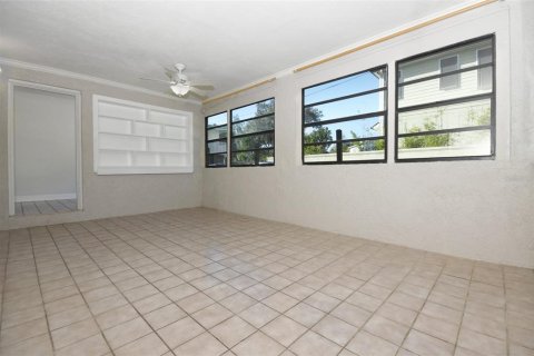 House in Orlando, Florida 2 bedrooms, 107.02 sq.m. № 2395941 - photo 19