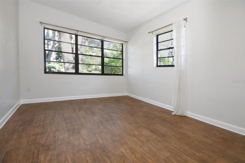 House in Orlando, Florida 2 bedrooms, 107.02 sq.m. № 2395941 - photo 20
