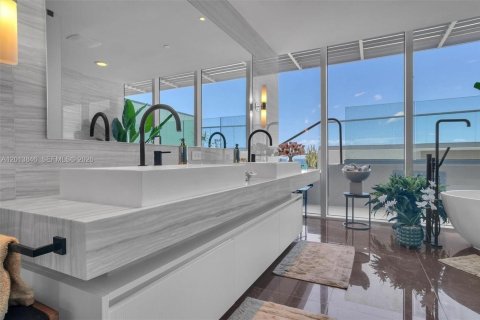 Copropriété à louer à Fort Lauderdale, Floride: 3 chambres, 232.35 m2 № 2171232 - photo 10
