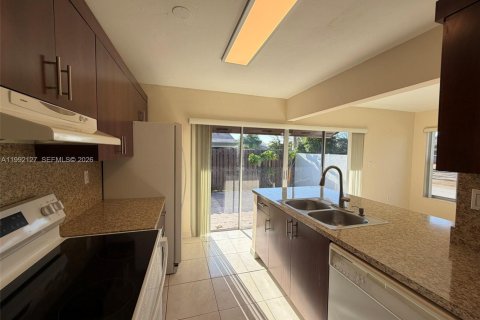 Adosado en alquiler en Miami, Florida, 3 dormitorios, 113.81 m2 № 2055554 - foto 10