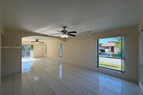 Adosado en alquiler en Miami, Florida, 3 dormitorios, 113.81 m2 № 2055554 - foto 6