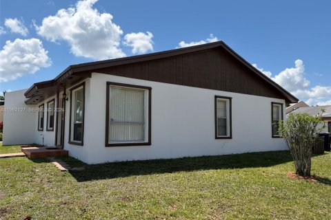 Adosado en alquiler en Miami, Florida, 3 dormitorios, 113.81 m2 № 2055554 - foto 3