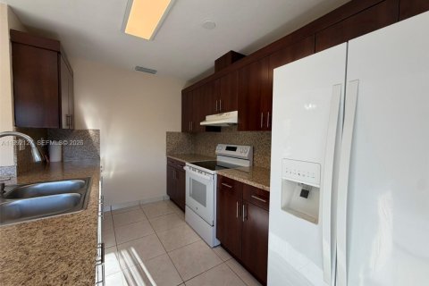 Adosado en alquiler en Miami, Florida, 3 dormitorios, 113.81 m2 № 2055554 - foto 9
