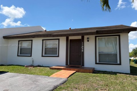 Adosado en Miami, Florida 3 dormitorios, 113.81 m2 № 2055554